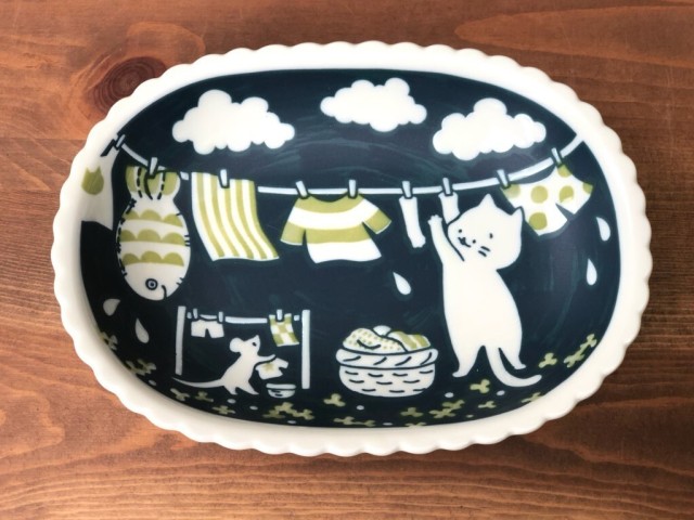 Japanese Mino Ware Large Oval Bowl - Cat And Laundry Day