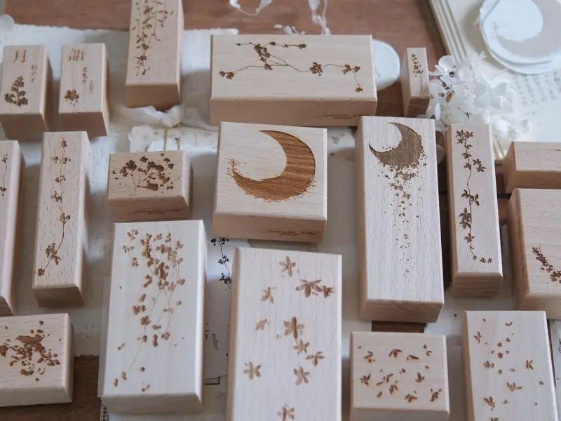 Jeenzaa Zoey Rubber Stamp Moon Shadow - Falling Petals