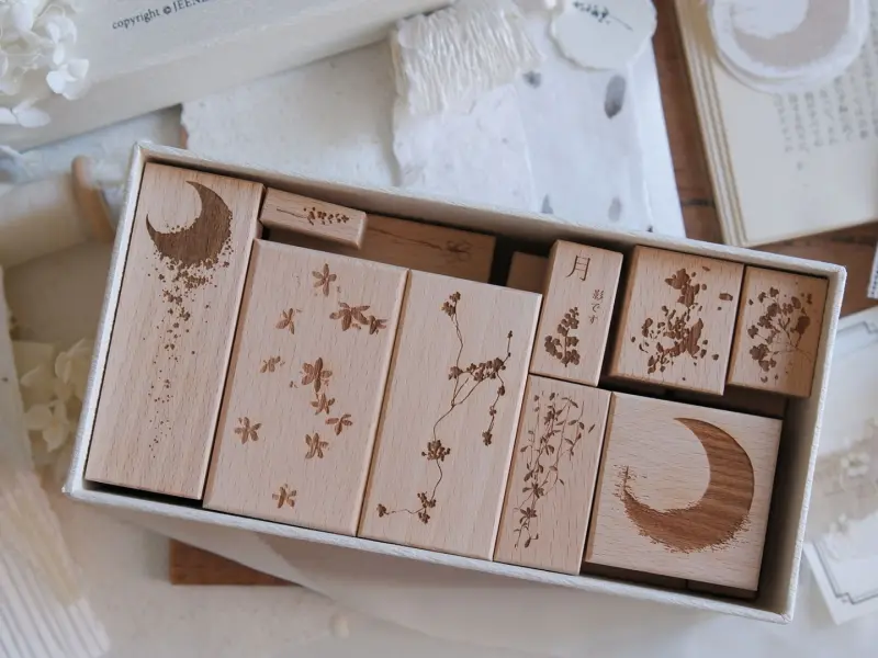 Jeenzaa Zoey Rubber Stamp Moon Shadow - Falling Petals