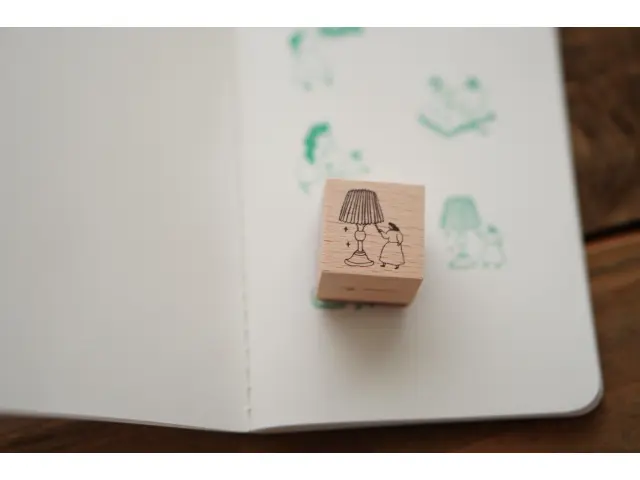 Ivy Snow Stamp - Desk Lamp