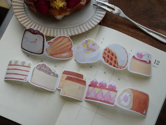 Ivy Snow Sticky Notes Roll - Whimsical Desserts