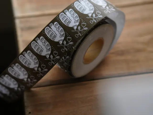 Ivy Snow Label Sticker Roll - Umber