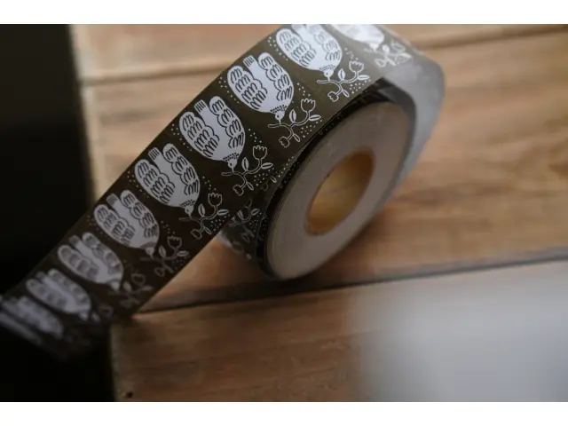 Ivy Snow Label Sticker Roll - Umber