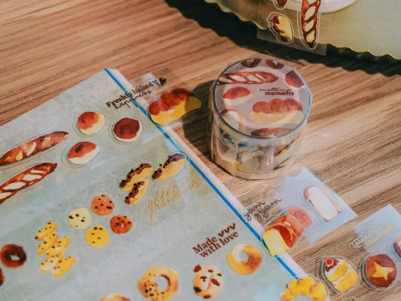 Pre-Order Meow Illustration Melting Moments Glossy PET Tape With Kisscut