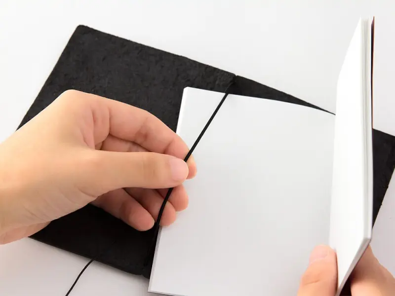 Traveler's Notebook Passport Size - Black