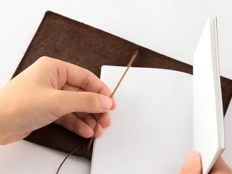 Traveler's Notebook Passport Size - Brown