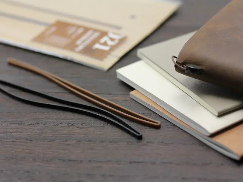 011. Connecting Rubber Band Passport Traveler's Notebook