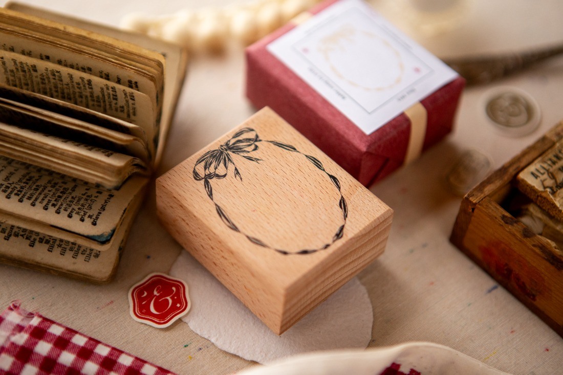 OURS Wooden Rubber Stamp - Oval Ribbon