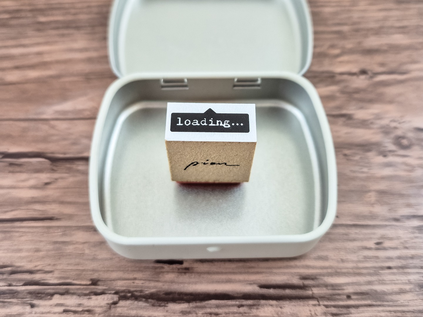 Pion Small Rubber Stamp Text - Loading