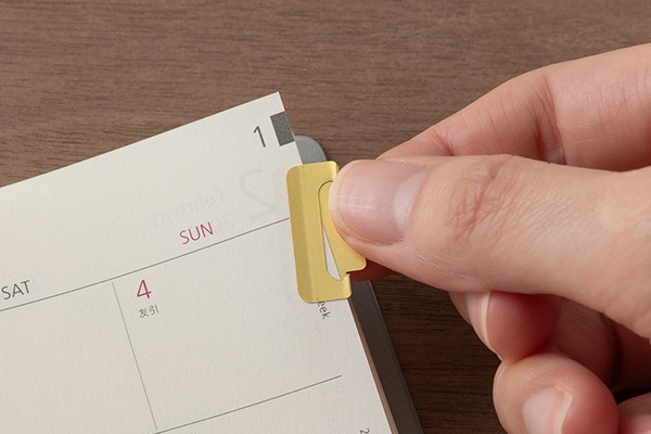 Midori Index Clip Chiratto M Size - Brass