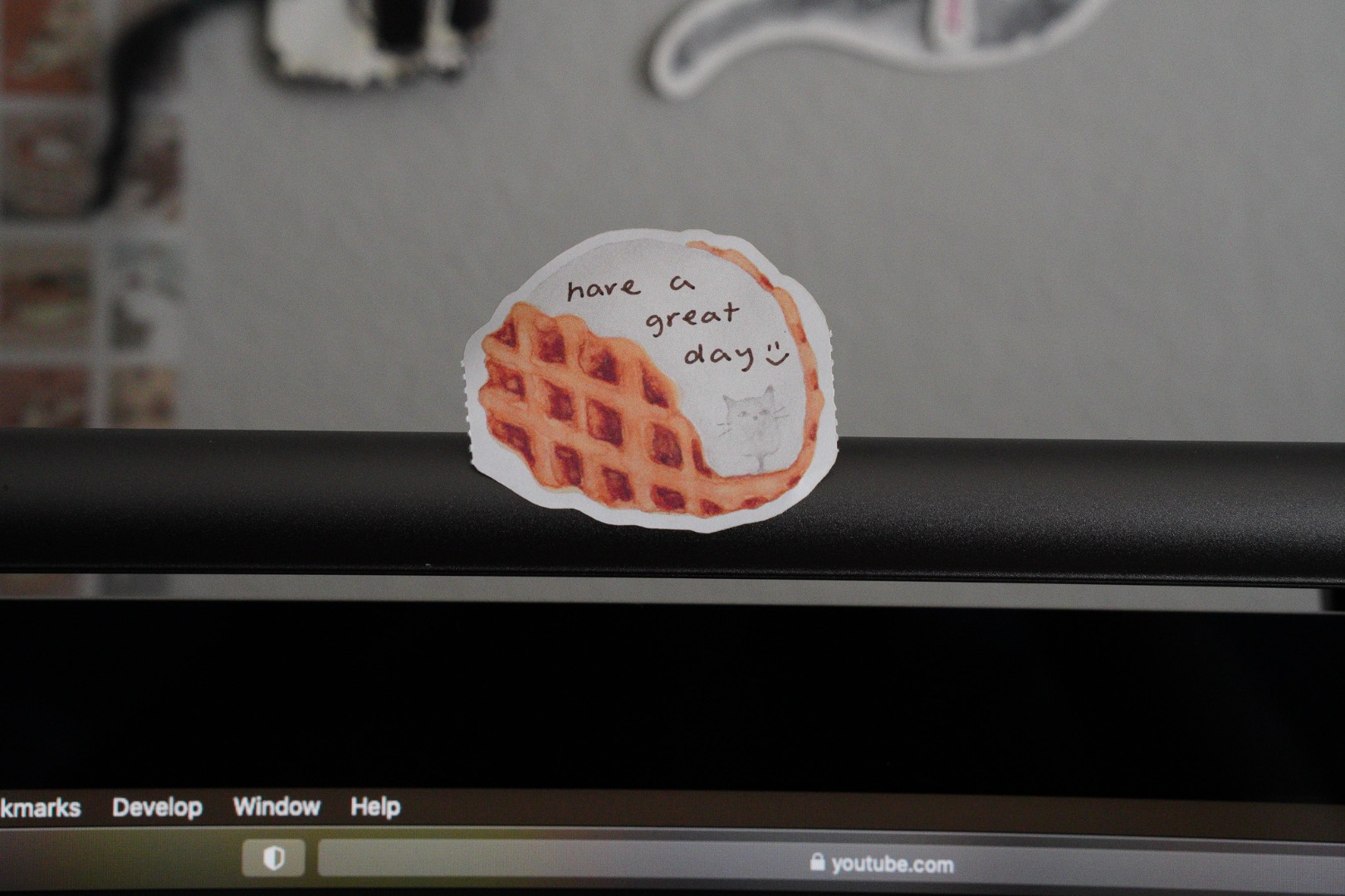 Ivy Snow Sticky Notes Roll - Whimsical Desserts