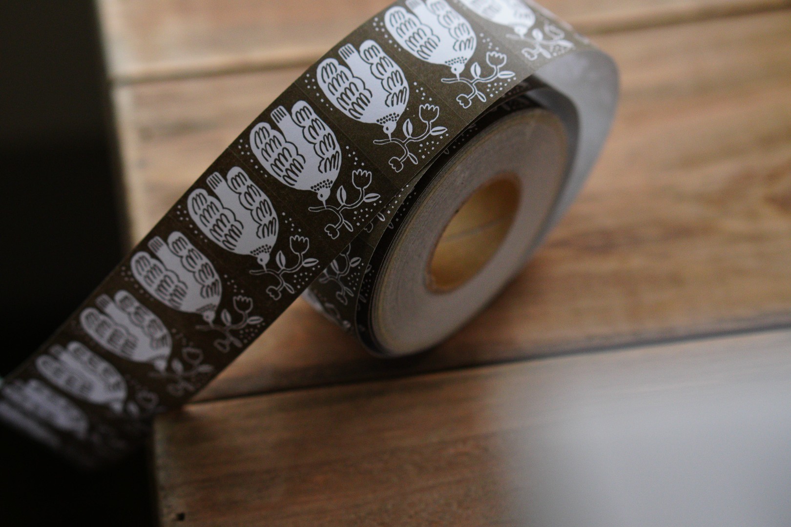 Ivy Snow Label Sticker Roll - Umber