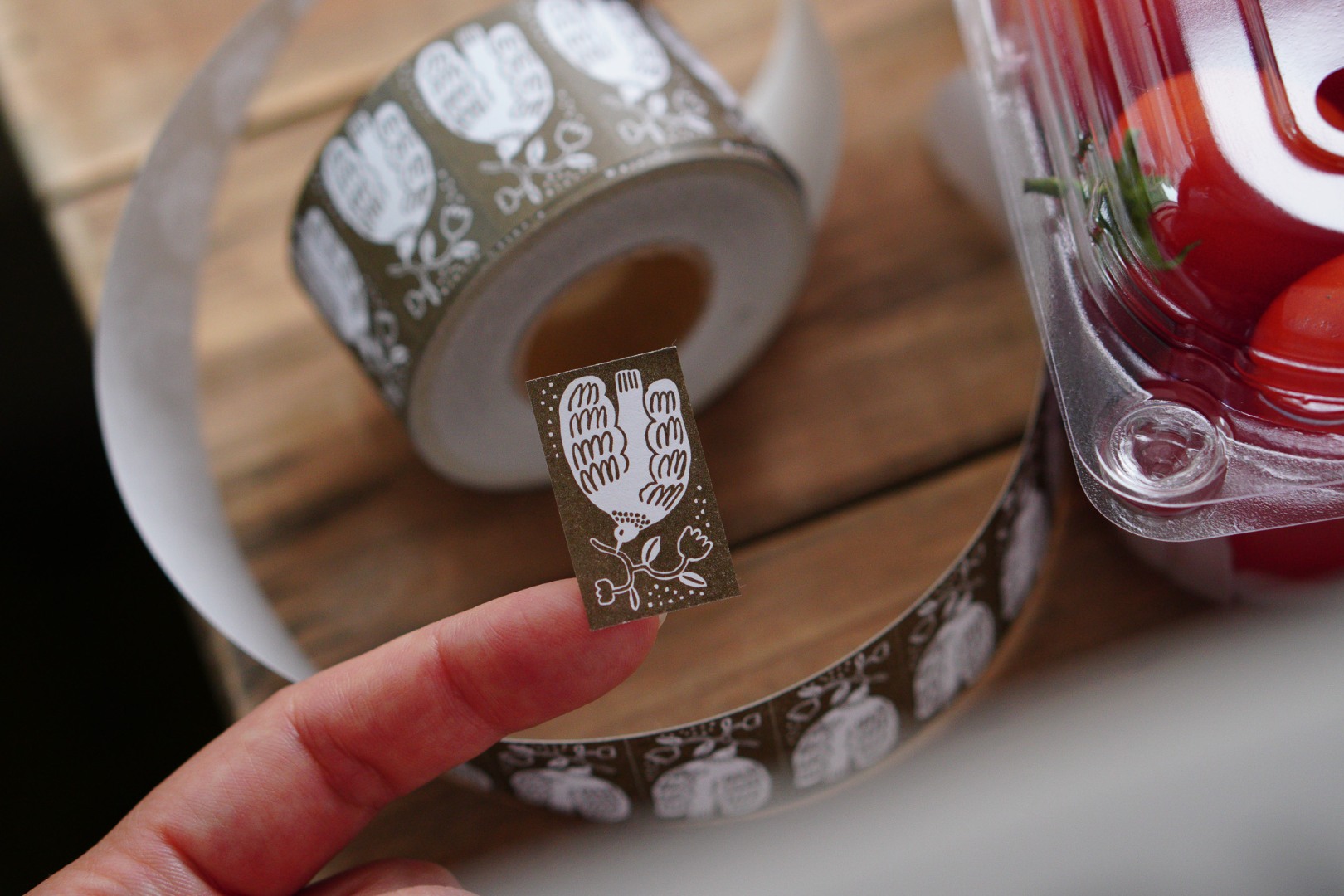 Ivy Snow Label Sticker Roll - Umber