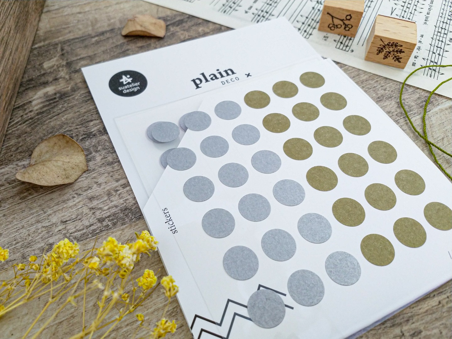 Plain.37 Dot Stickers Medium Size - 1641