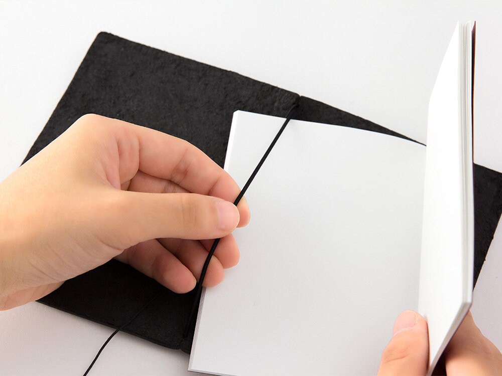 Traveler's Notebook Passport Size - Black