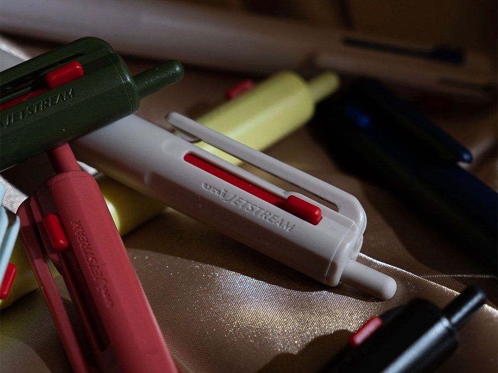 Uniball JETSTREAM More Black Ballpoint Pen 3-color 0.7 - Dark Olive